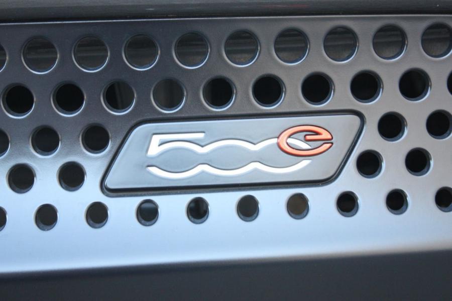  Fiat 500e 2013 года  (фото 112 из 141)